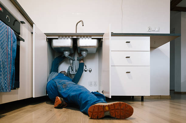 Professional Leak Detection technician working in Rosemary Beach, FL